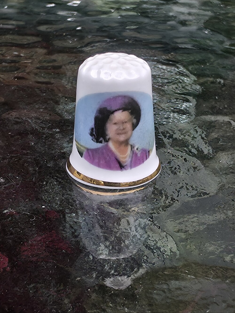 Fine Bone China Commemorative Queen Mother Thimble